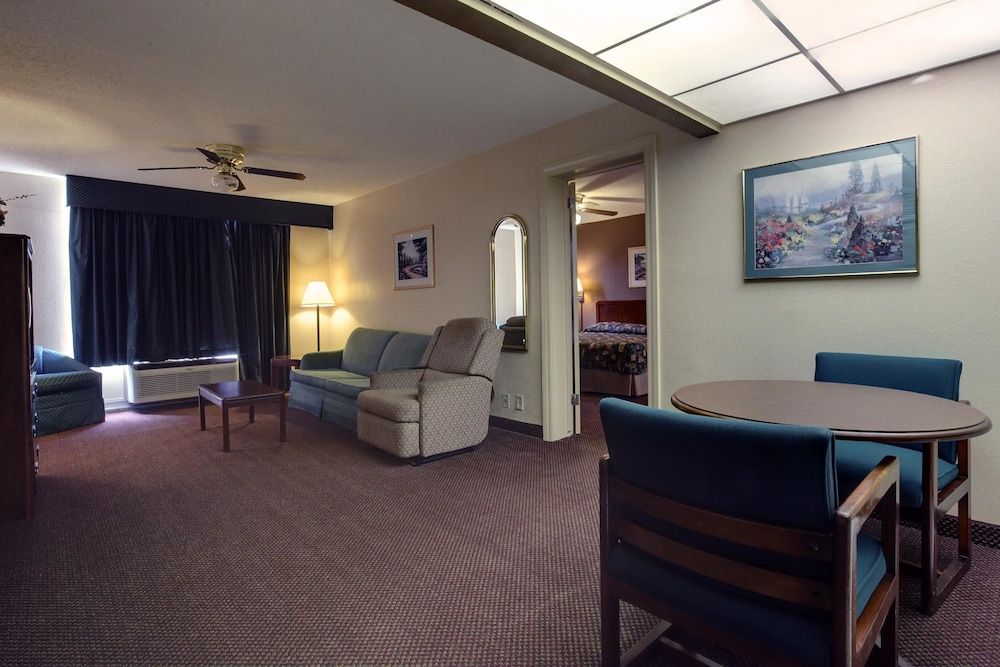 Americas Best Value Inn Marshall 2