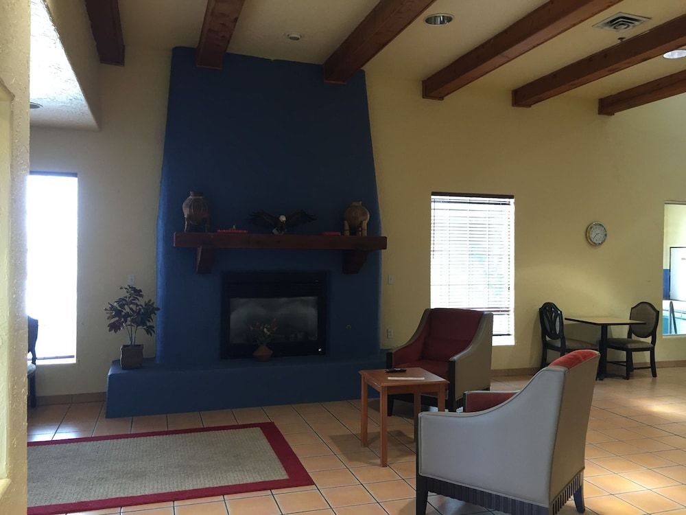 Days Inn & Suites by Wyndham Lordsburg 2