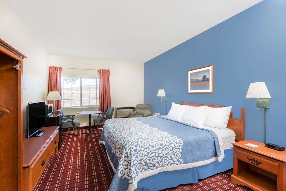 Days Inn & Suites by Wyndham Lordsburg 3