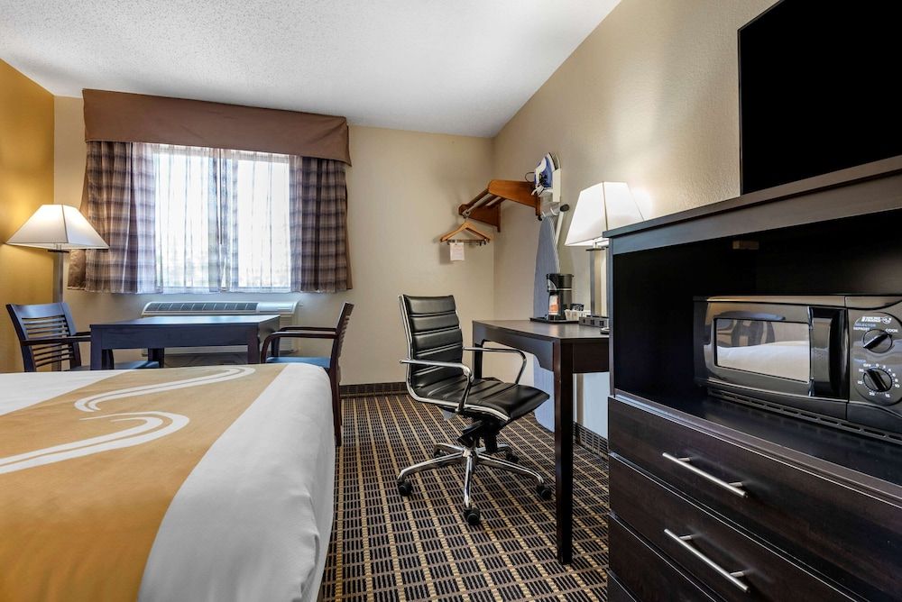 Quality Inn & Suites Warren 3