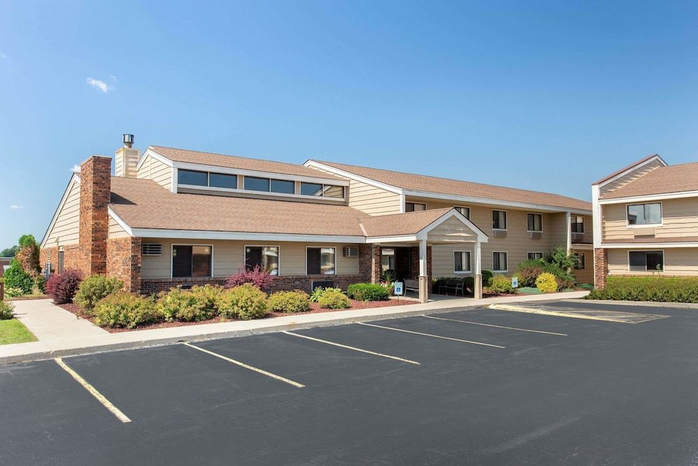 AmericInn by Wyndham West Bend 3 estrellas en West Bend