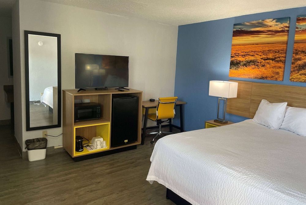 Days Inn by Wyndham Gatesville 3
