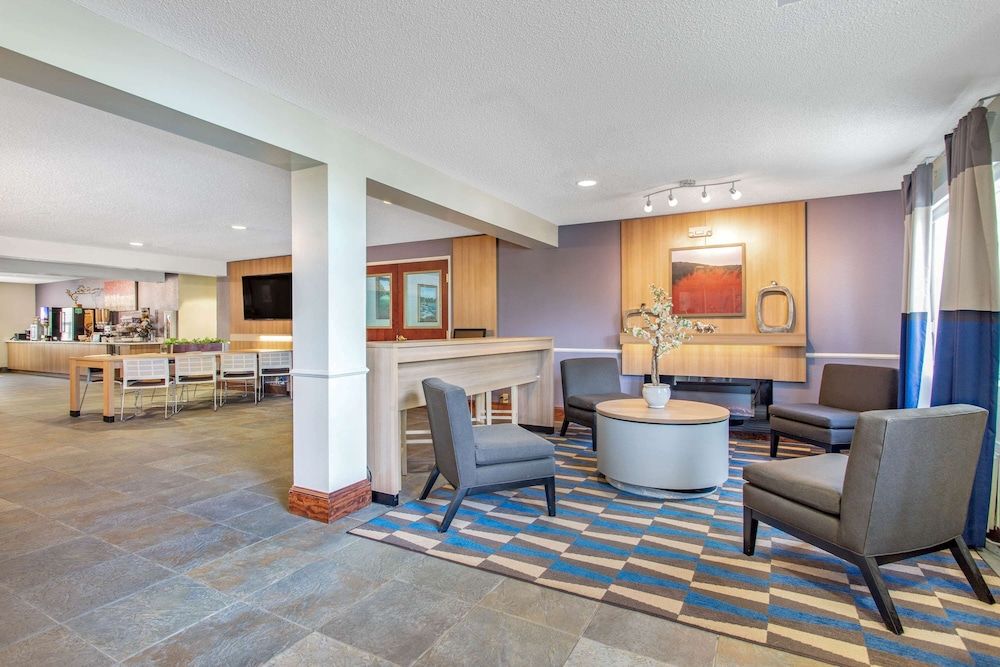 Microtel Inn & Suites by Wyndham Lillington / Campbell Univ 3