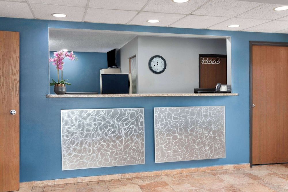 Super 8 by Wyndham Sun Prairie/Madison E 3