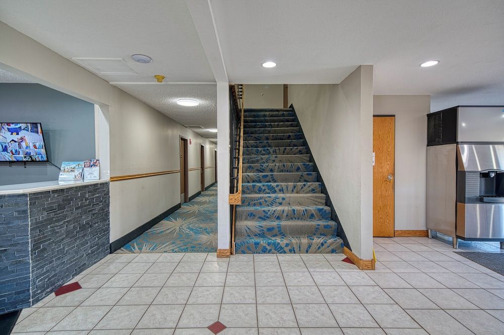 Super 8 by Wyndham Sturgis 2