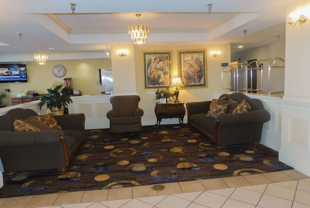 Days Inn & Suites by Wyndham Pocahontas 2
