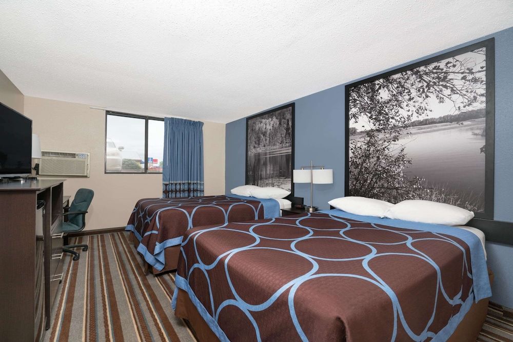 Super 8 by Wyndham Willmar 2