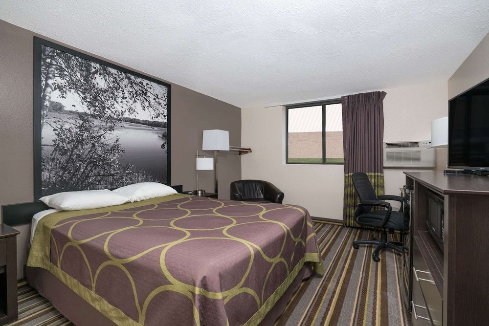 Super 8 by Wyndham Willmar 3