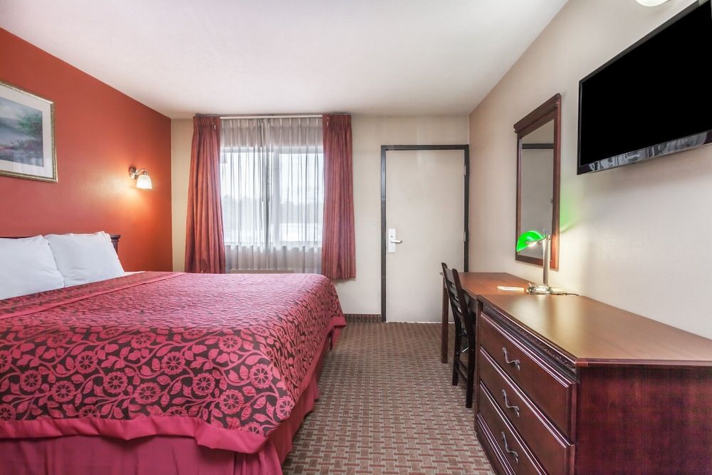 Red Carpet Inn 3