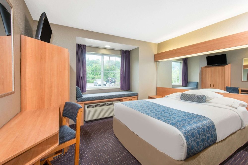 Microtel Inn & Suites by Wyndham Hazelton/Bruceton Mills 3