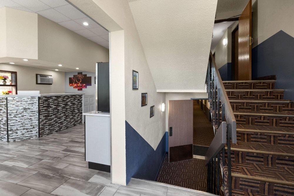 Super 8 by Wyndham Winona MN 3