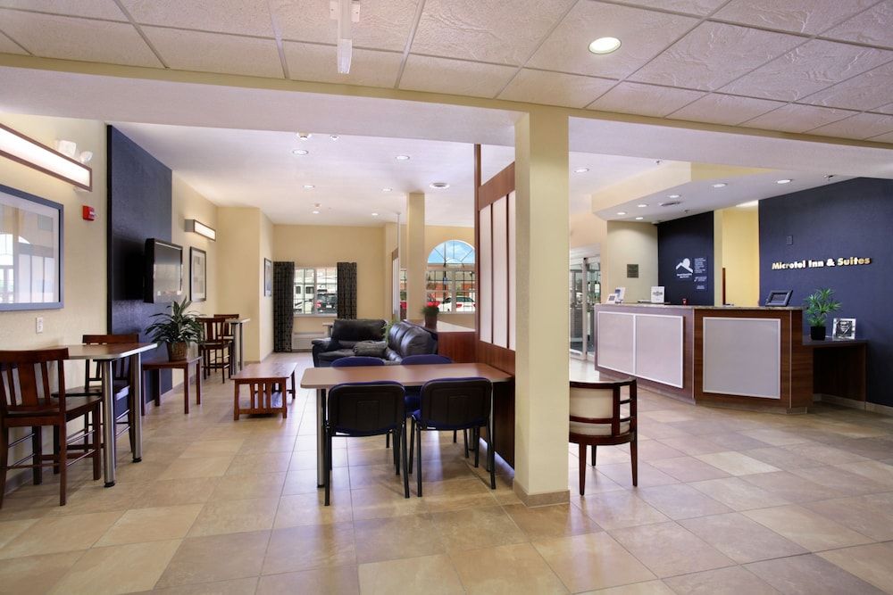 Microtel Inn & Suites by Wyndham Kearney 3