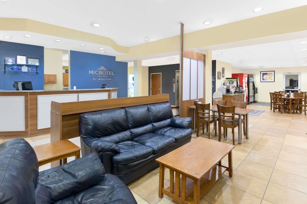 Microtel Inn & Suites by Wyndham Kearney 2