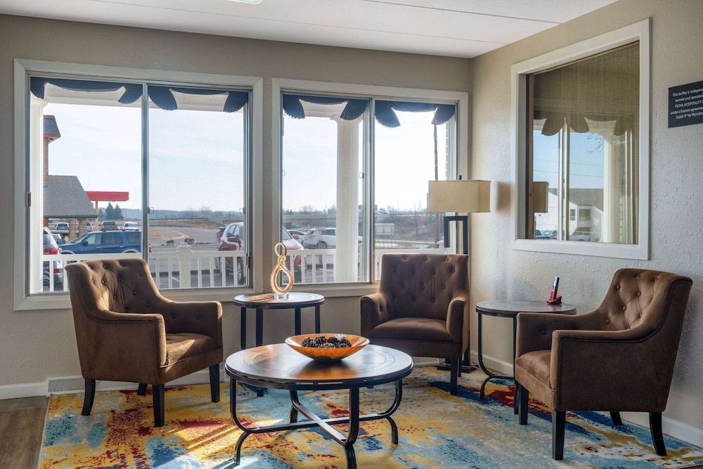 Super 8 by Wyndham Owatonna 3