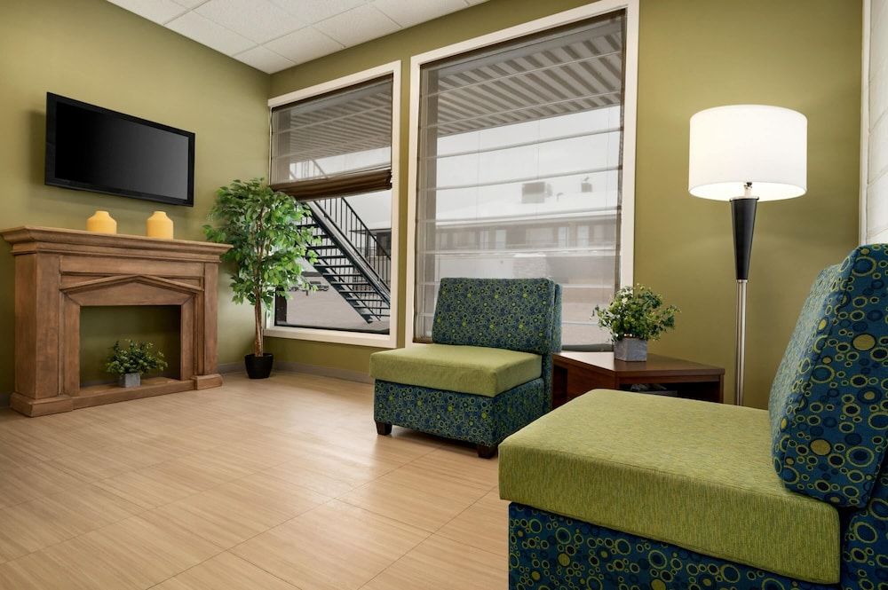 Super 8 by Wyndham Hearst ON 2