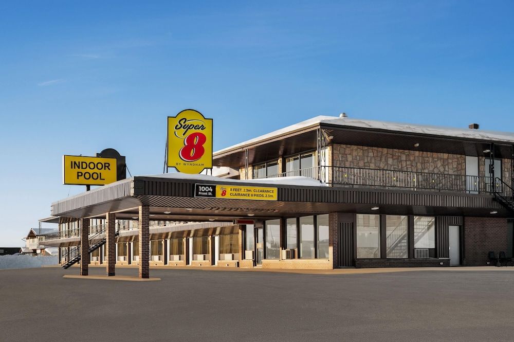 Super 8 by Wyndham Hearst ON 2 estrellas en Hearst