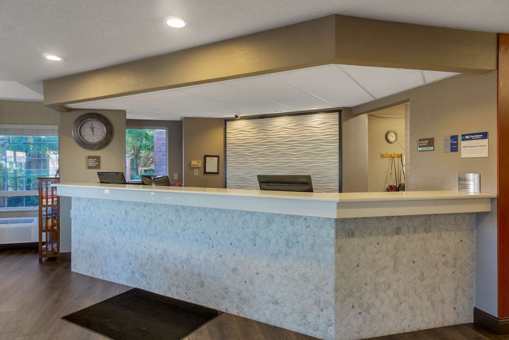 Best Western Plus Park Place Inn & Suites 3