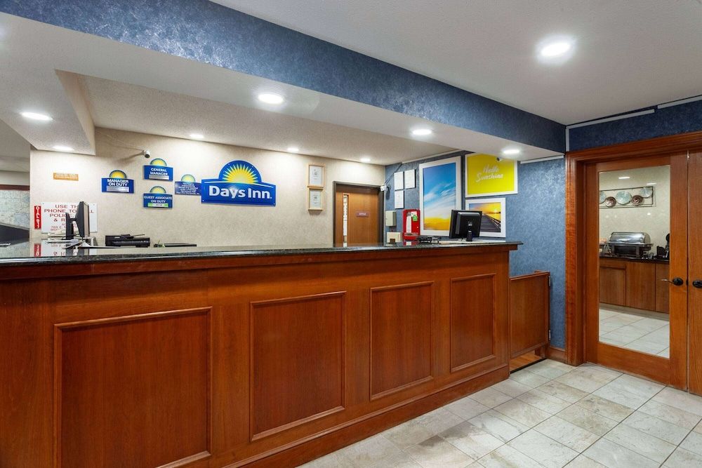 Days Inn by Wyndham Wooster 3