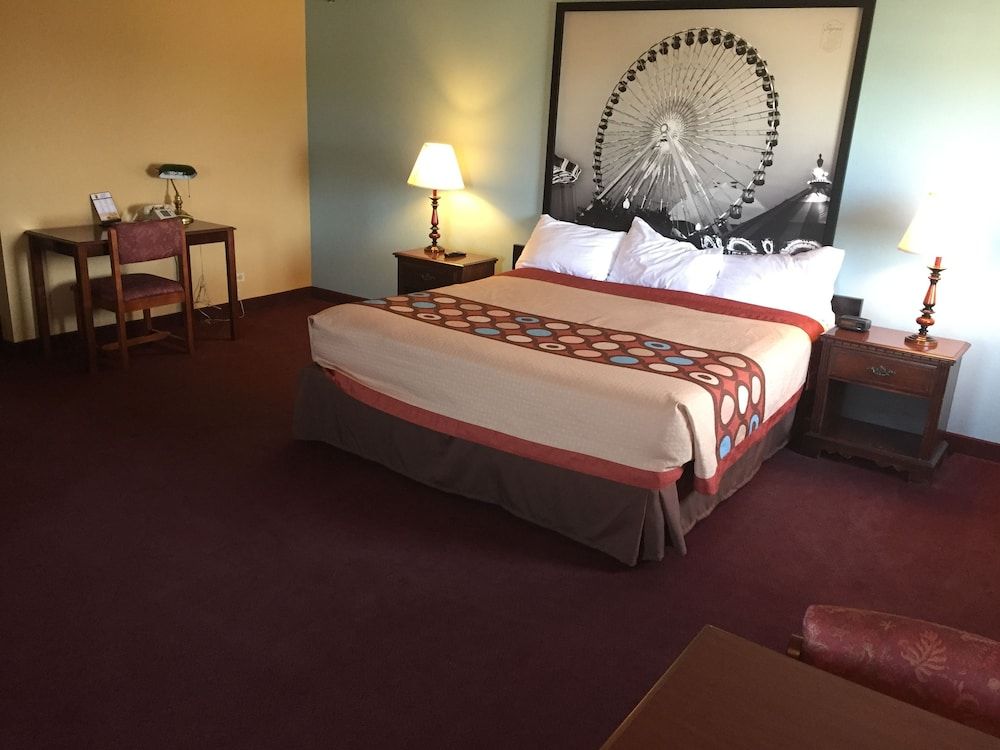 Super 8 by Wyndham Woodstock 3
