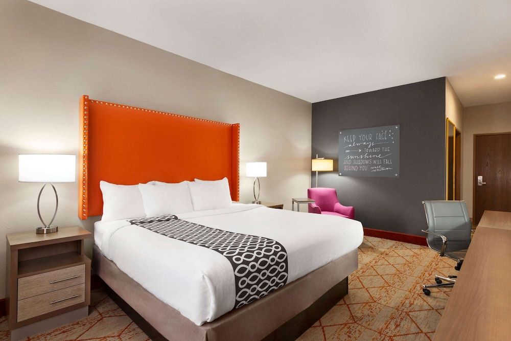 La Quinta Inn & Suites by Wyndham Lackawanna 3 estrelas em Lackawanna