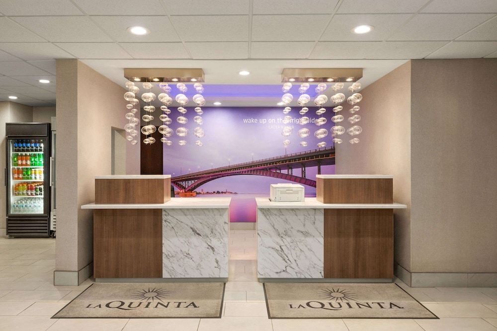 La Quinta Inn & Suites by Wyndham Lackawanna 3