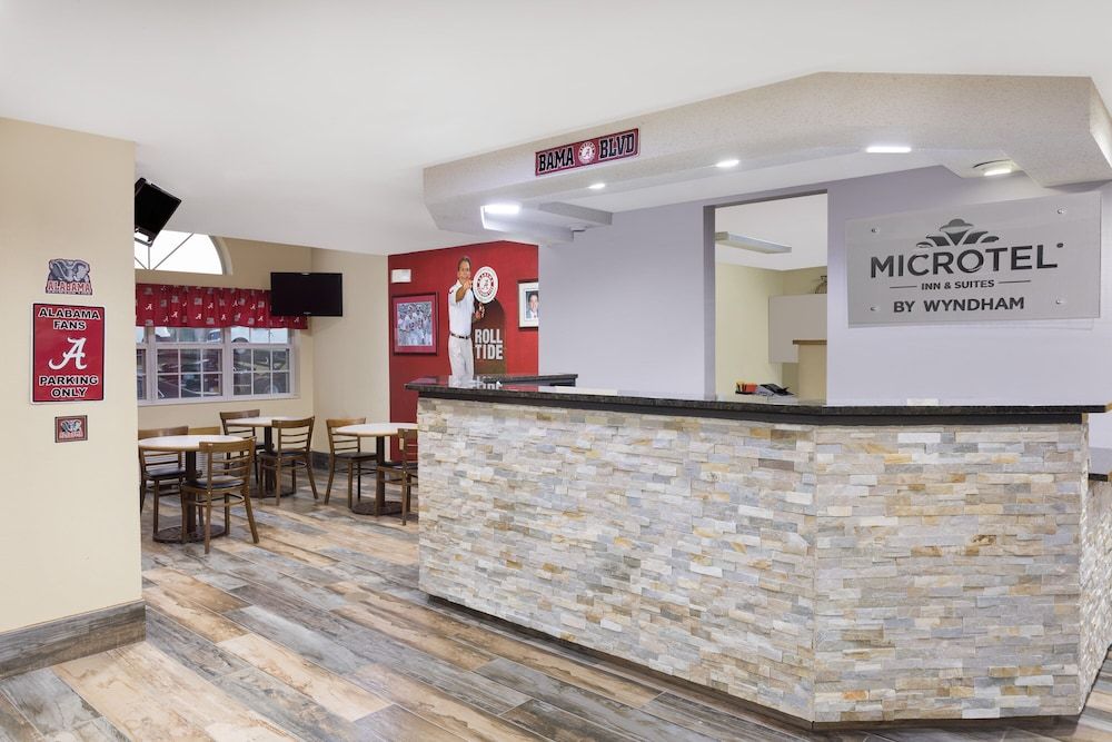 Microtel Inn & Suites by Wyndham Tuscaloosa East 2