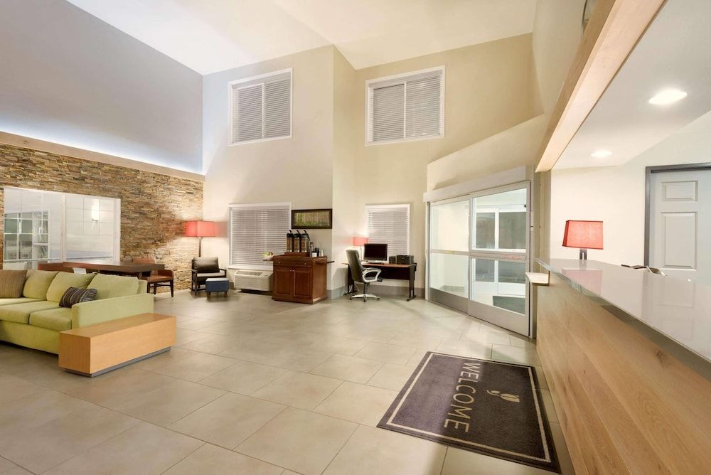 Country Inn & Suites by Radisson, Chippewa Falls, WI 3