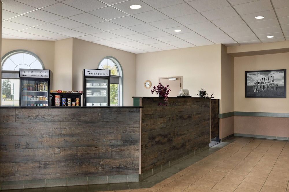 Super 8 by Wyndham Swan River MB 2