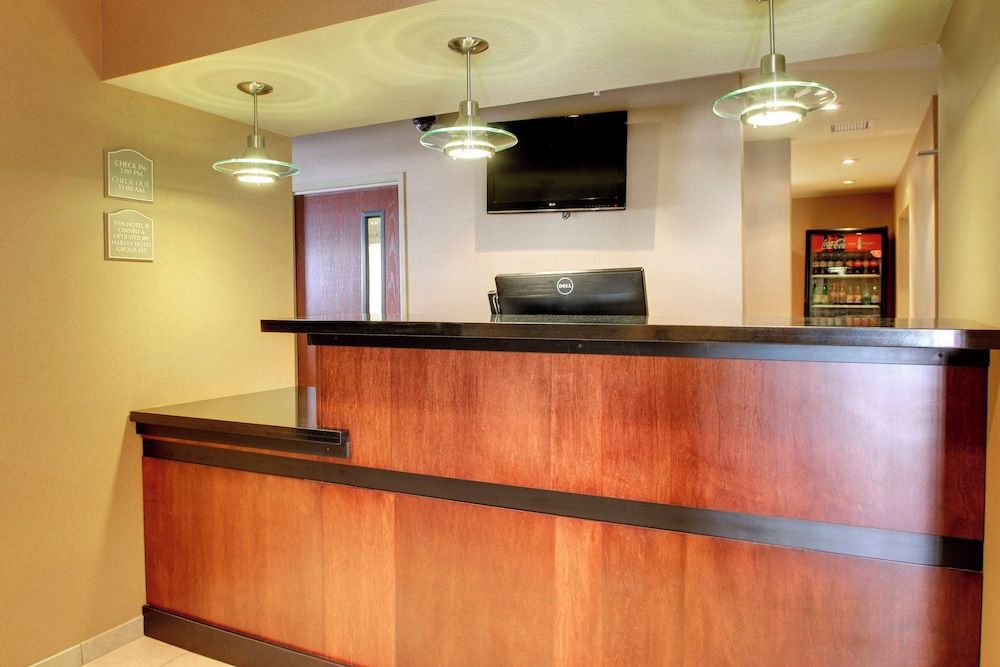 Cobblestone Inn & Suites - Harvey 3