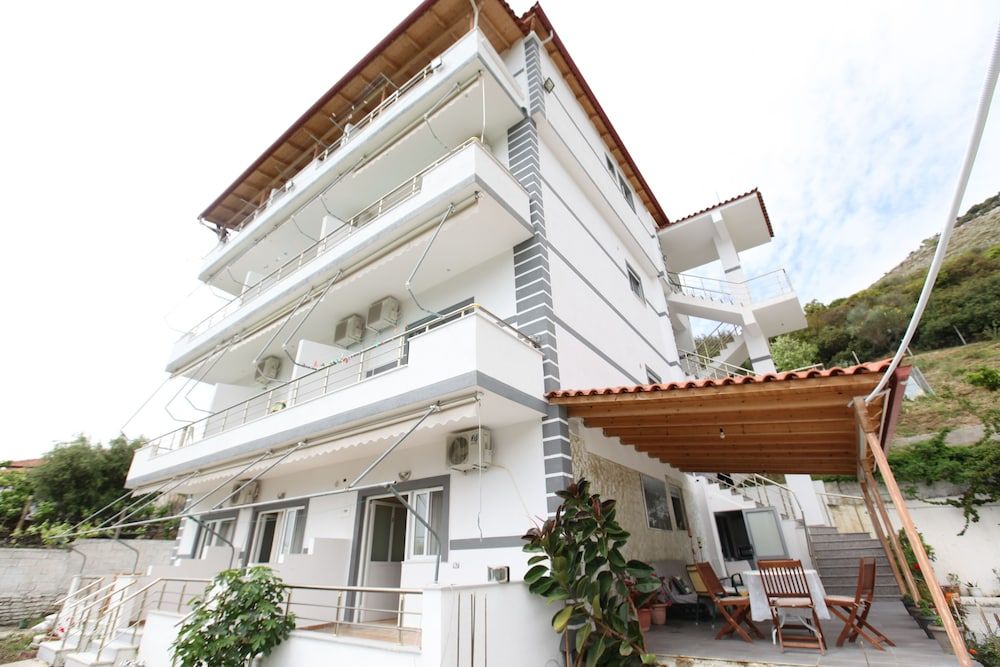 Hotel Erviliano -1 estrellas en Borsh