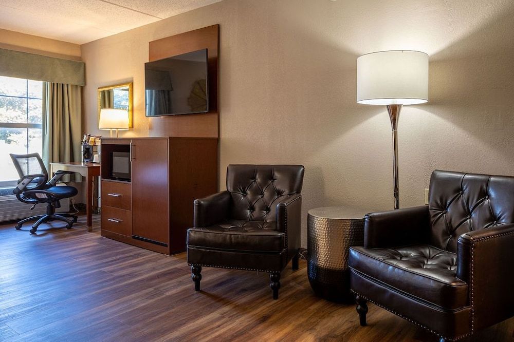 D. Hotel Suites & Spa 3