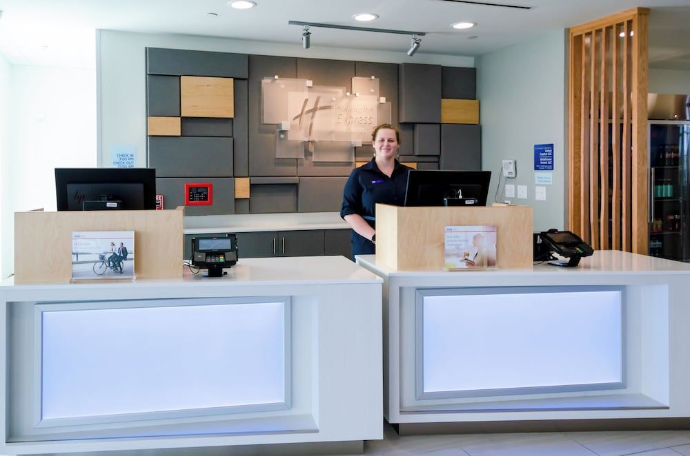 Holiday Inn Express & Suites Taylor by IHG 2