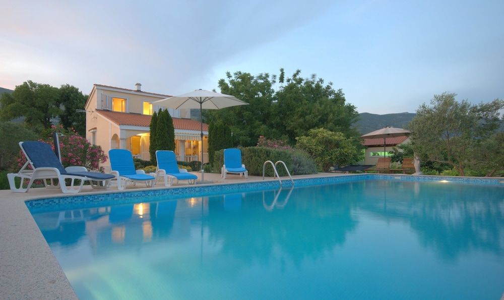 Vila Marija Parada 4 estrellas en Kastel Novi