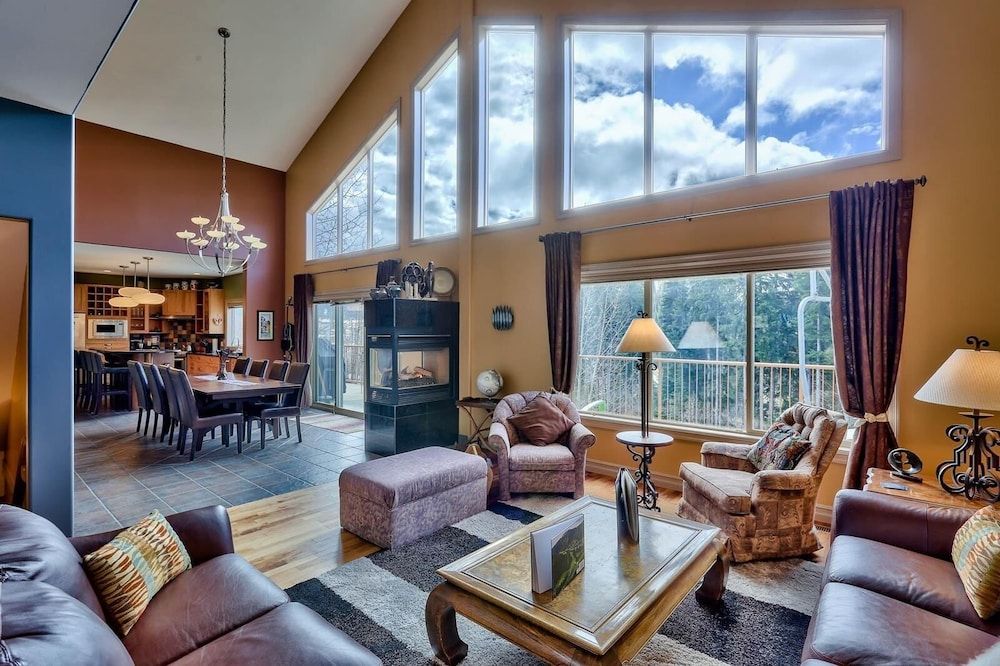Soleil Chalet By Bear Country 4 estrelas em Sun Peaks
