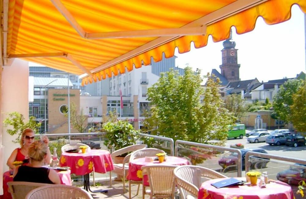 Stadt Cafe Pension Grünstadt -1 estrellas en Grünstadt
