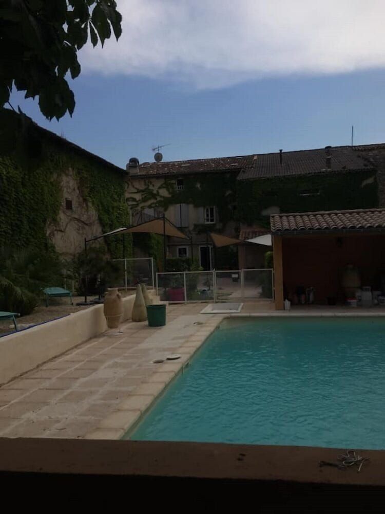 Le Cheval Blanc -1 estrellas en La Bastide-des-Jourdans