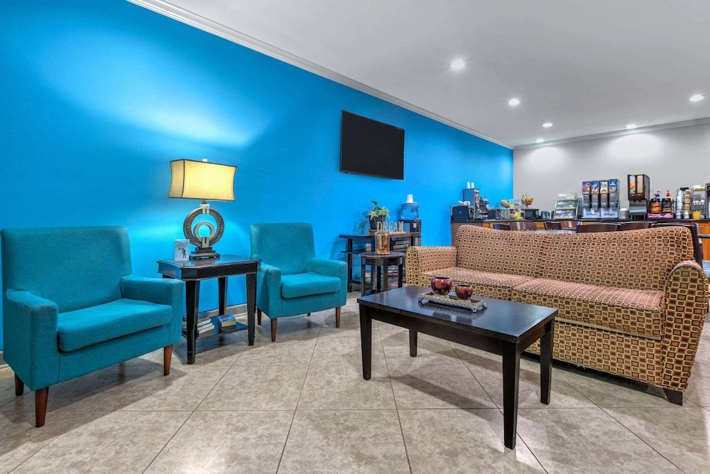 Days Inn & Suites by Wyndham Cabot 3