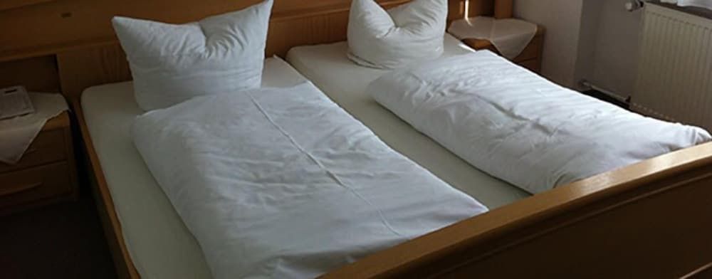 Hotel am Kirschberg 3