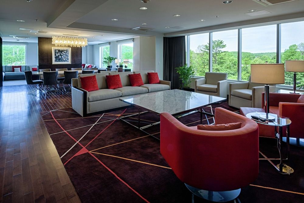 DoubleTree by Hilton Hotel Bristol, Connecticut 2