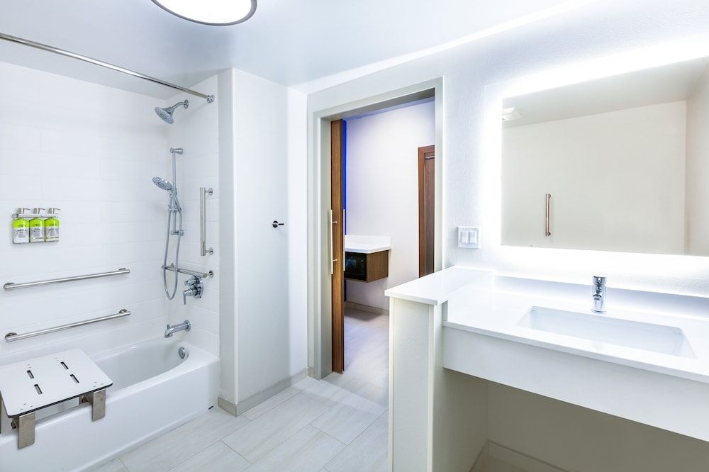 Holiday Inn Express & Suites Tulsa Northeast - Owasso by IHG 3