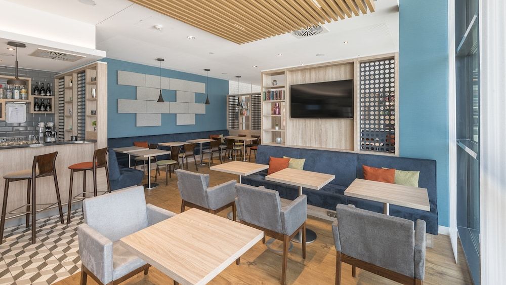 Holiday Inn Express Hotel & Suites Schulenburg by IHG 3