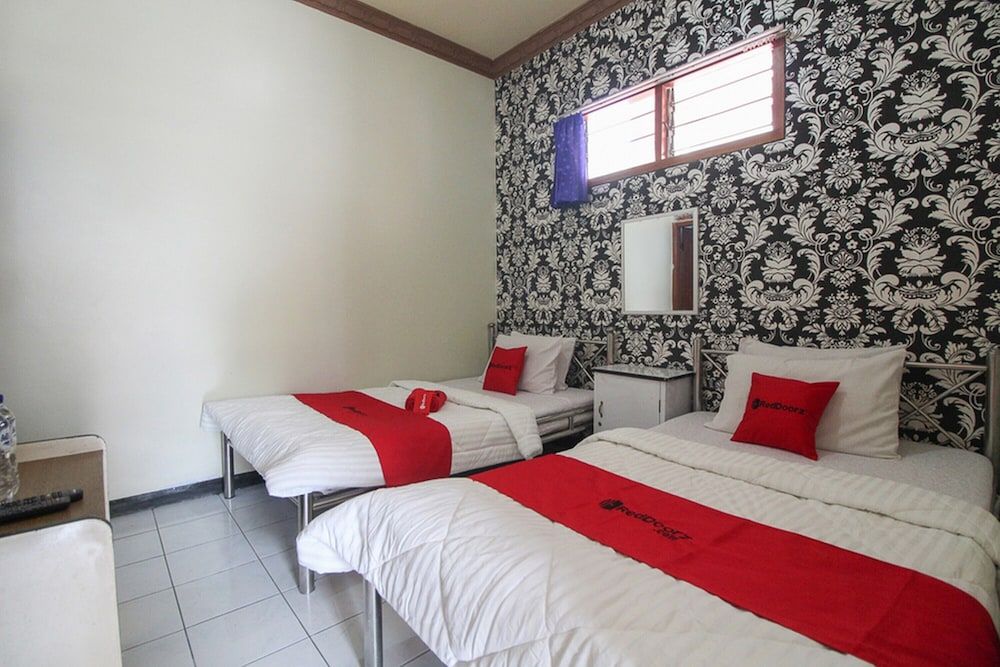 RedDoorz near Sarangan Lake 2