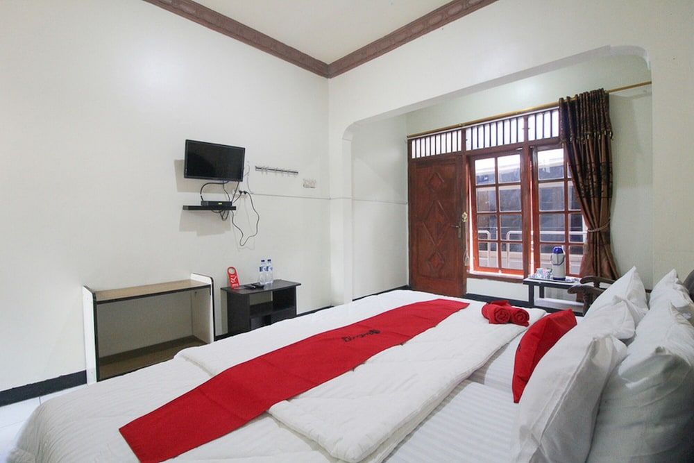 RedDoorz near Sarangan Lake 3
