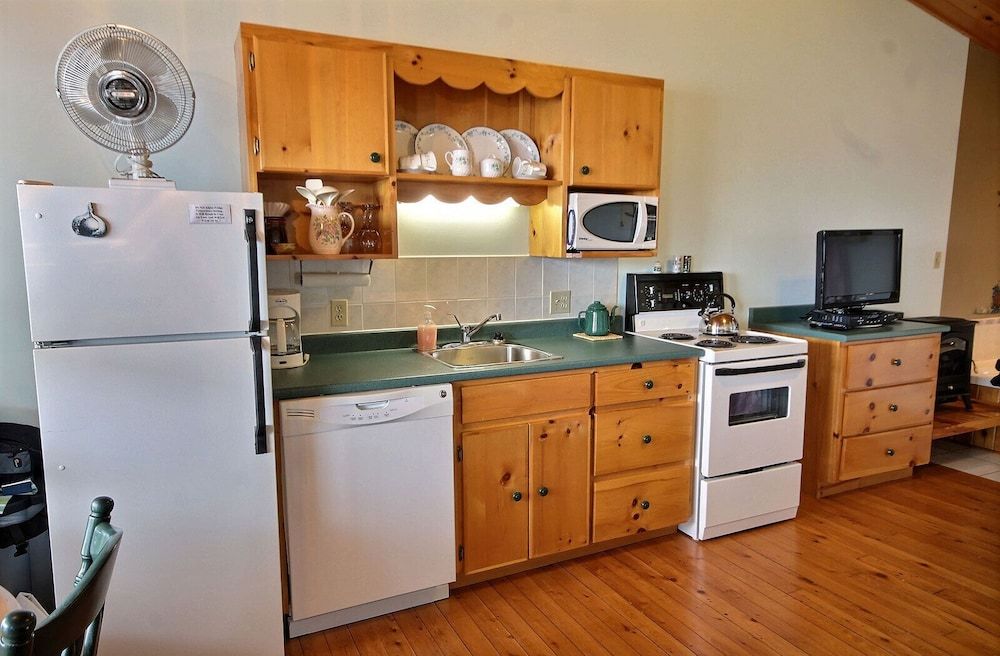 Cavendish Bosom Buddies Cottage Resort 2