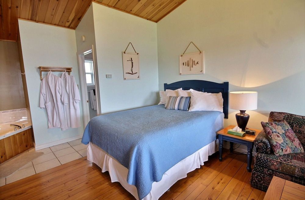 Cavendish Bosom Buddies Cottage Resort 3