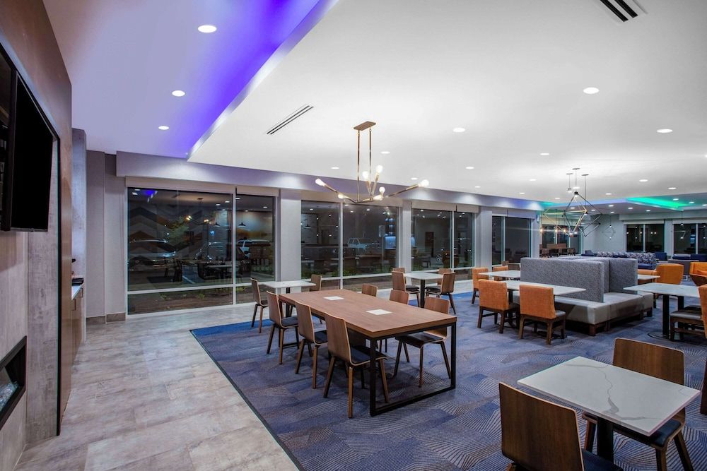 La Quinta Inn & Suites by Wyndham Oxford 3