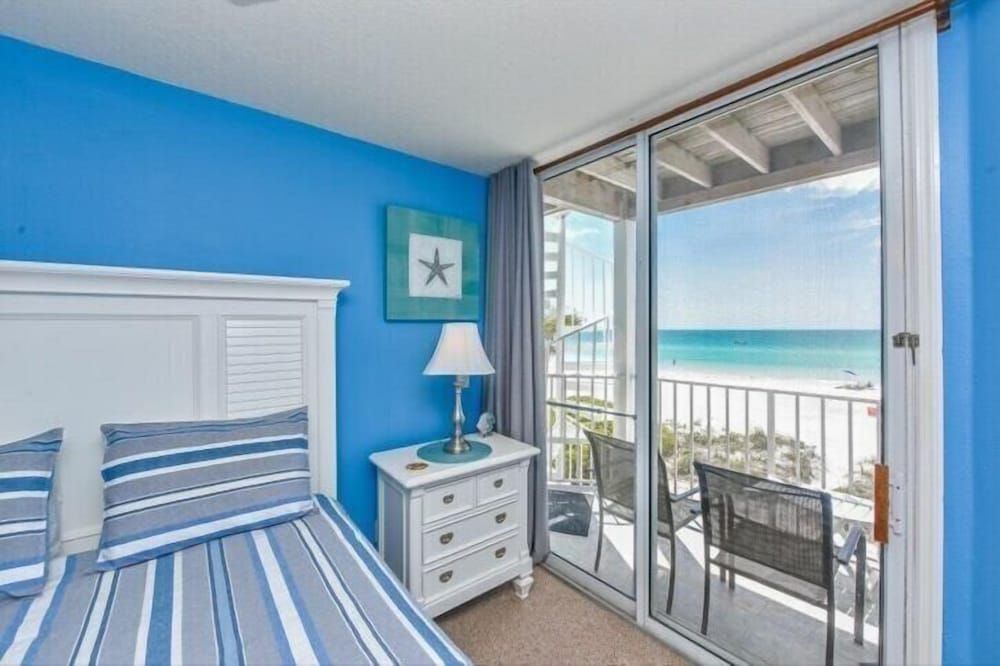 Gulf Breeze B 2 Bedroom Condo by RedAwning 2