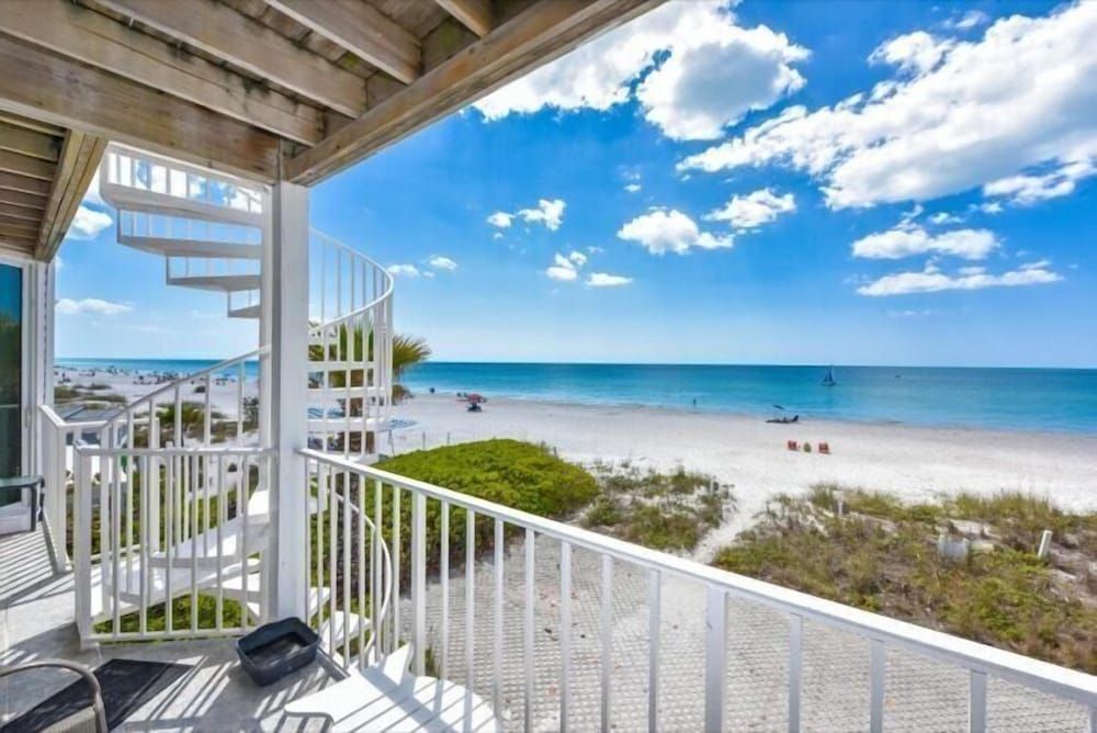 Gulf Breeze B 2 Bedroom Condo by RedAwning -1 estrelas em Bradenton Beach