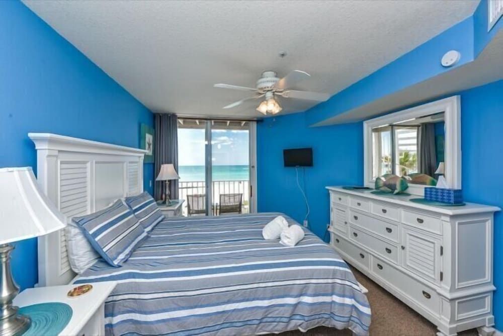 Gulf Breeze B 2 Bedroom Condo by RedAwning 3