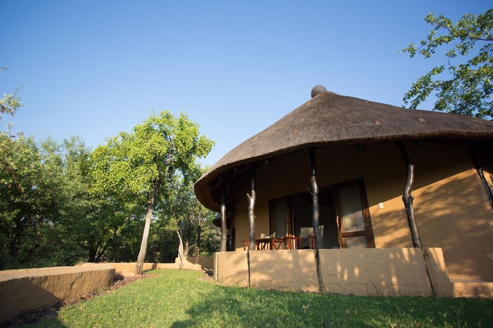 Mopane Bush Lodge 2
